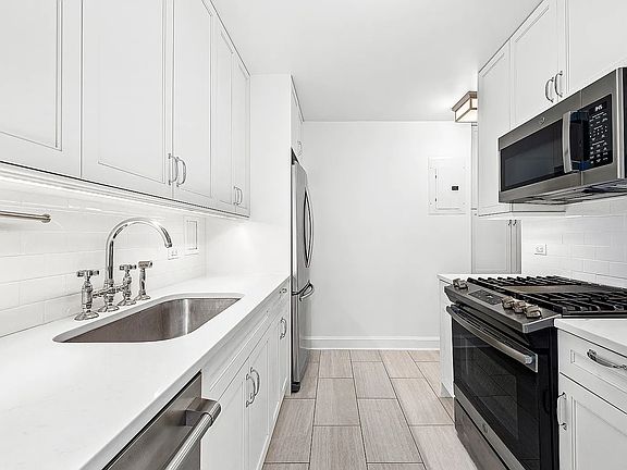 3rd image of 211 E 70th St APT 15C