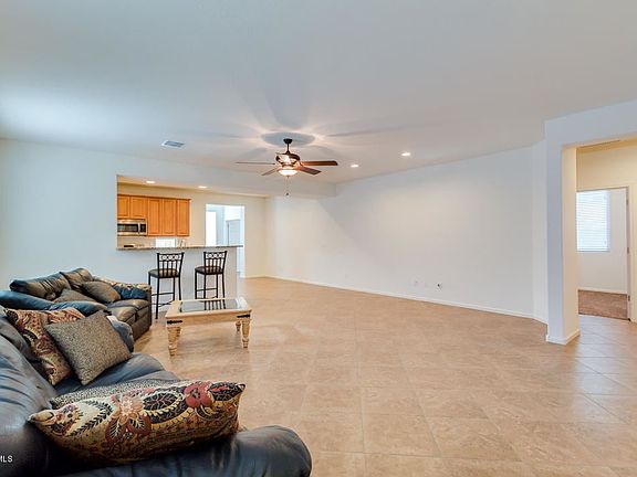 4th image of 3921 E Blue Spruce Ln