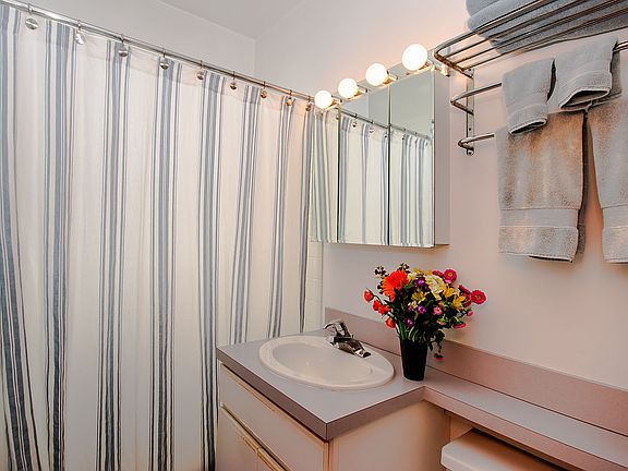 3rd image of 1609 W Ainslie #3