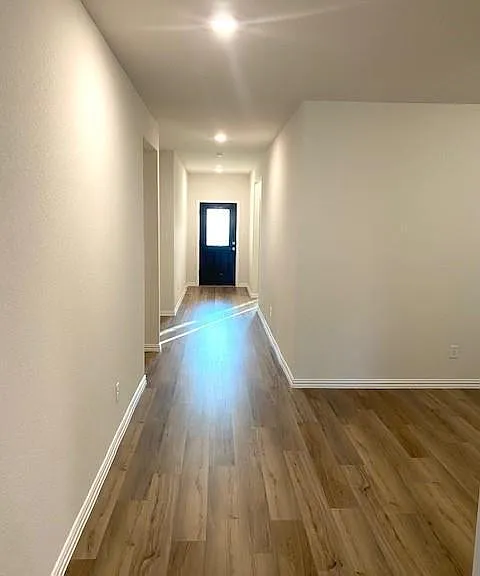 1902 Canyon Ln — Photo 2