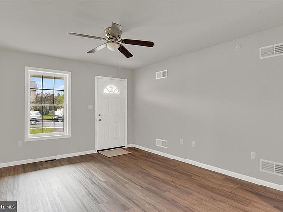 3rd image of 137 Sable Dr