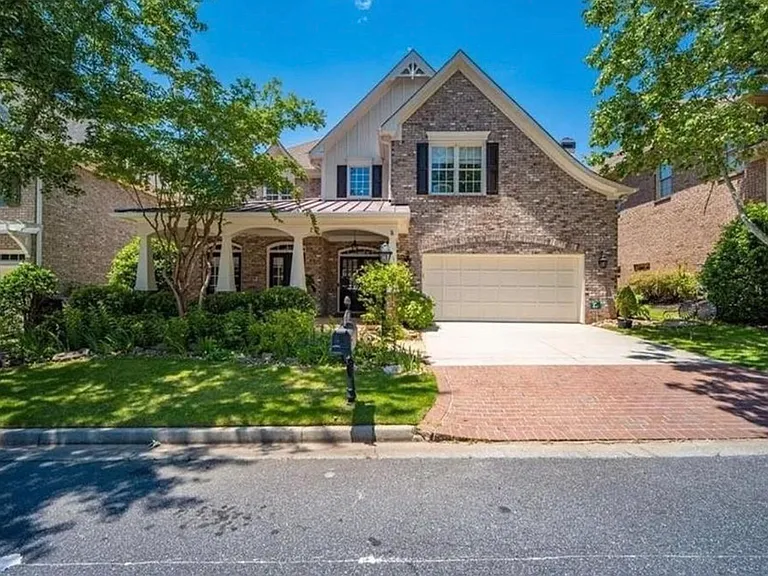 415 Wembley Cir — Photo 1