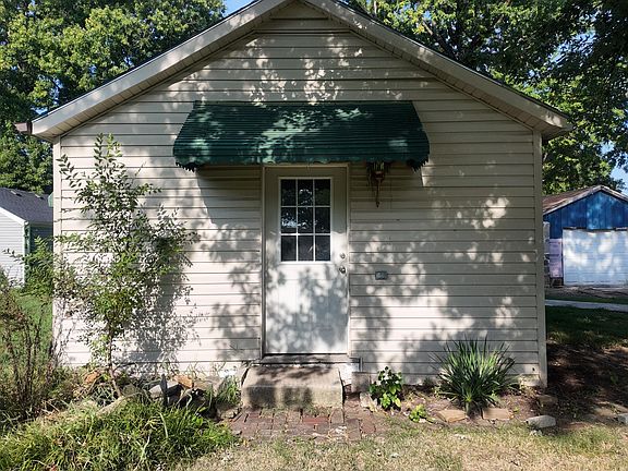 3rd image of 1947 N Old Orchard Avenue