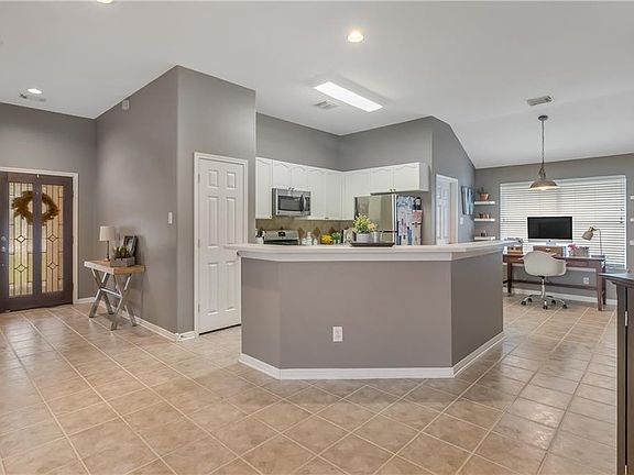 4th image of 4242 Canyon Glen Cir