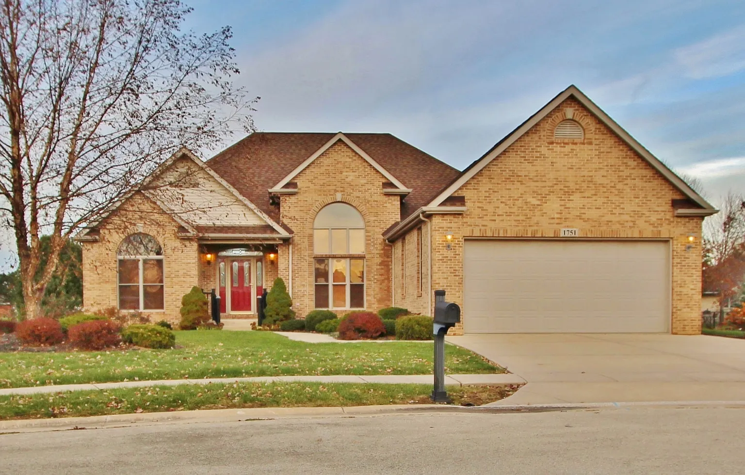 1751 Kingtree Dr photo 1