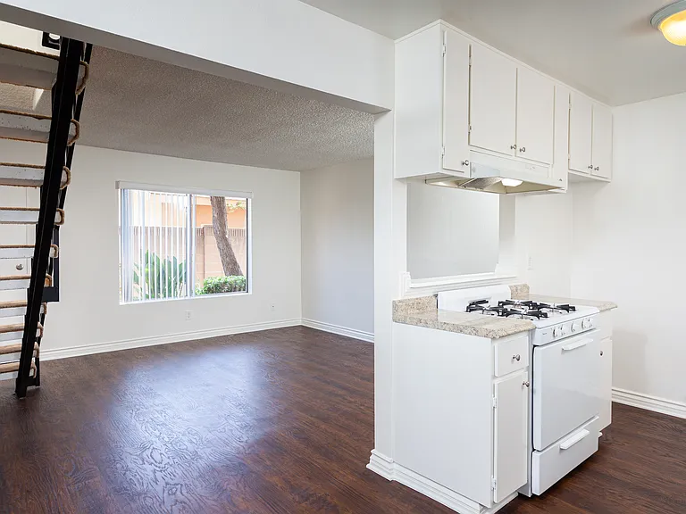 Sonoma Apartments — Photo 8