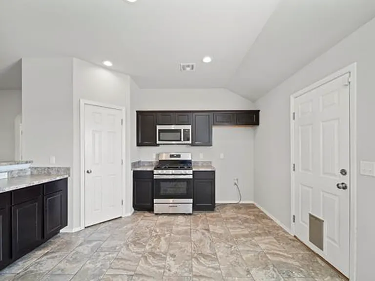1609 S 13th St — Photo 3