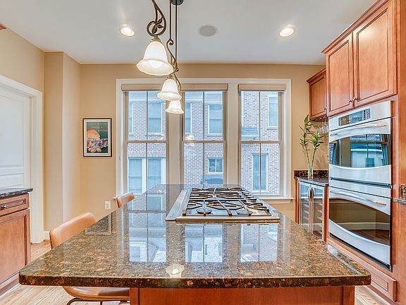4th image of 2605 S Kenmore Ct