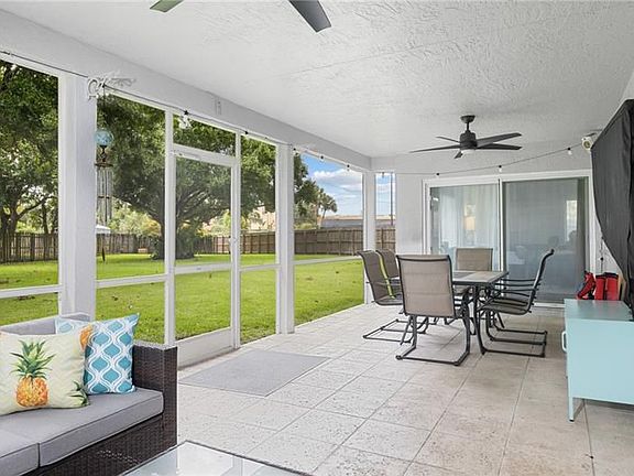 4th image of 1401 SW 52nd Way