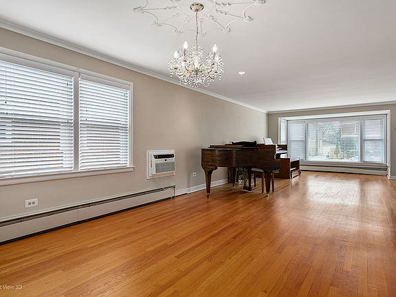 3rd image of 2732 W 94th St