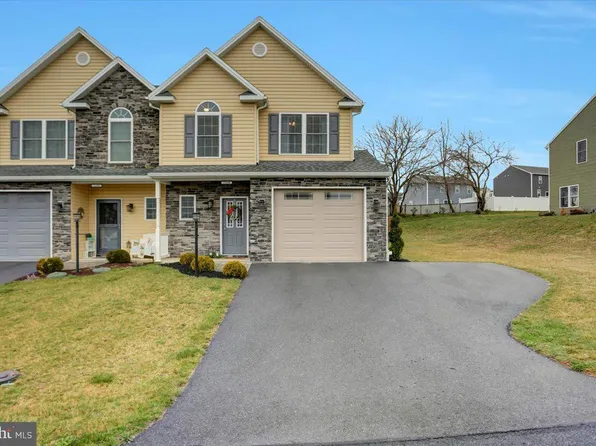 11189 Gulf Dr N, Waynesboro, PA 17268