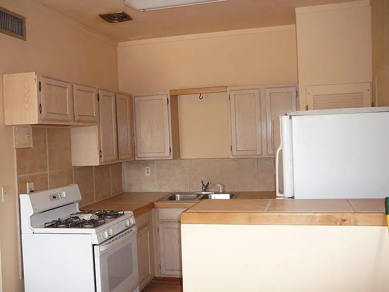 514 E Speedway Blvd — Photo 3