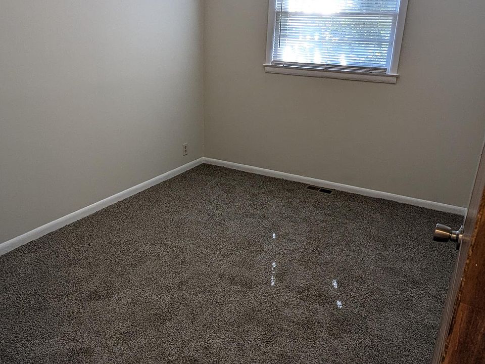 2nd image of 1922 Karen Dr