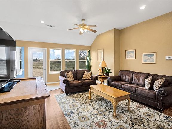 5th image of 4393 Clay Dr