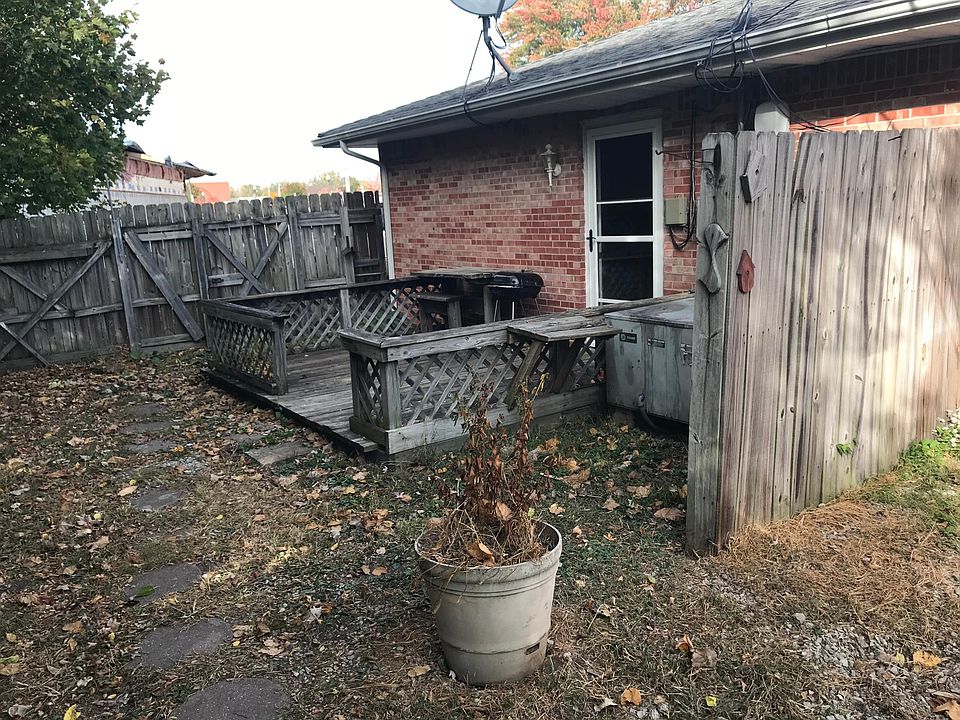 2nd image of 220 S Pendleton Ave