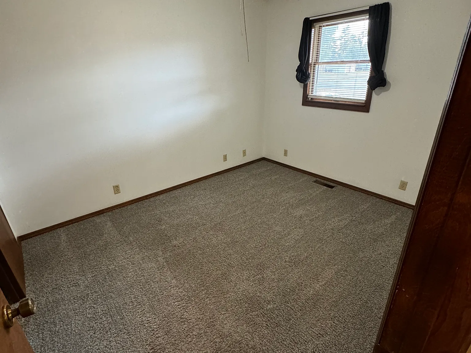 1118 Delavan St — Photo 4