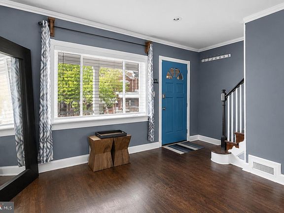 4th image of 1625 Lang Pl NE