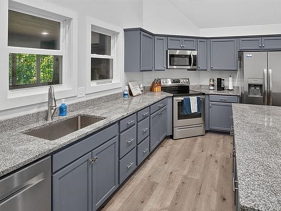 5th image of 100 Timber Ridge Dr