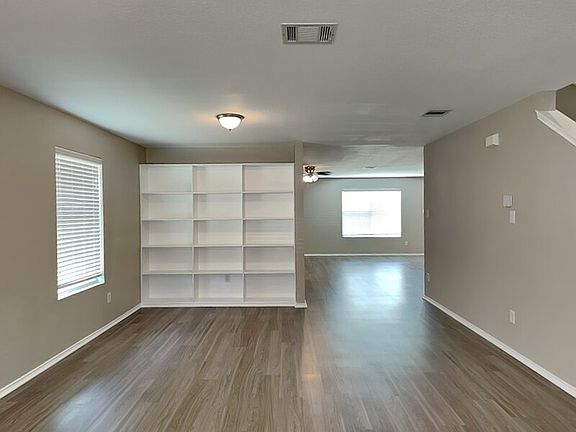 5th image of 633 Woodpecker Ln
