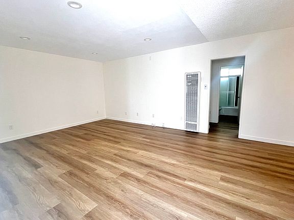 4th image of 1815 Camden Ave #1
