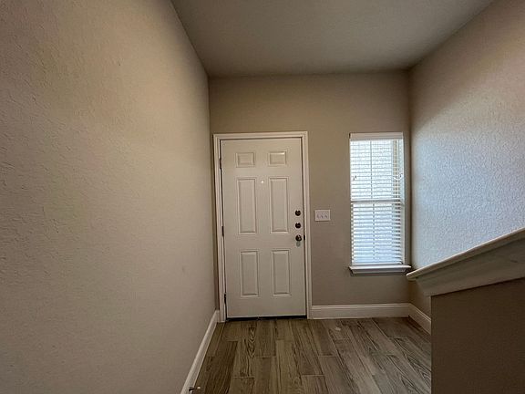 3rd image of 7817 Savannah Brks