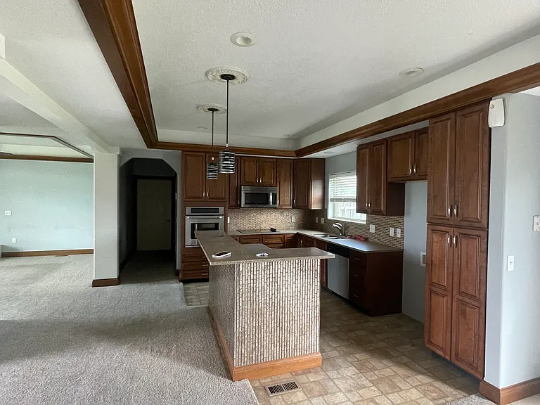 2603 S Moffet Ave — Photo 4