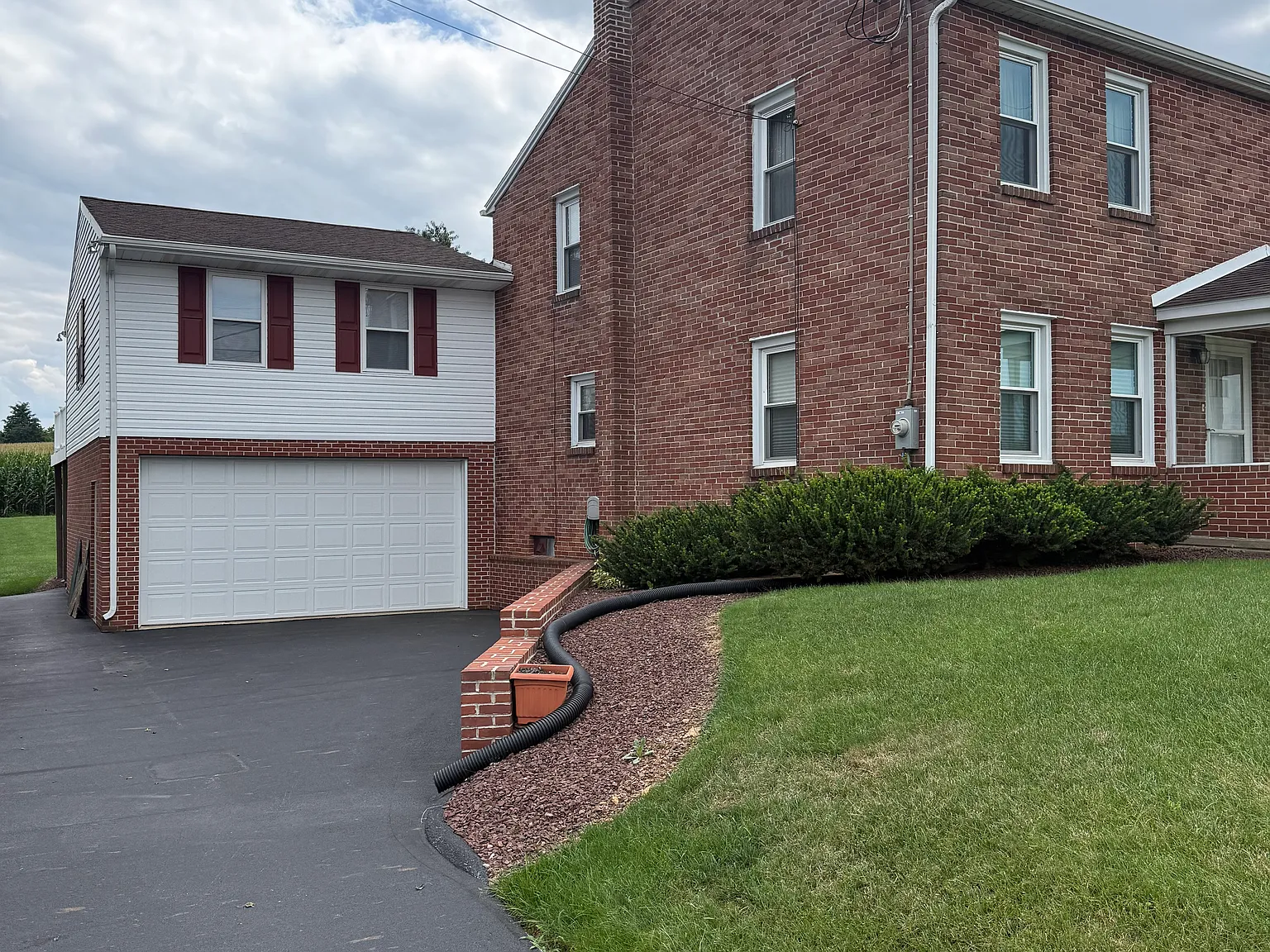 2 bed, 1800 sqft, $1,895 — Photo 2