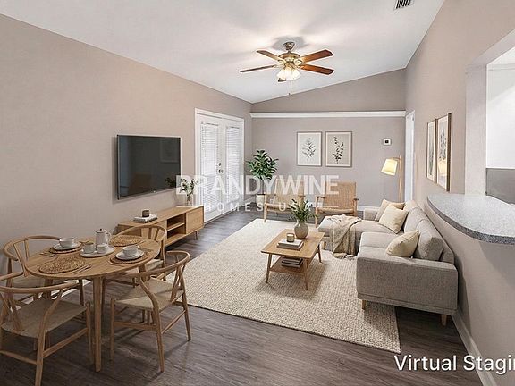 4th image of 220 Bonnie Glen Ln