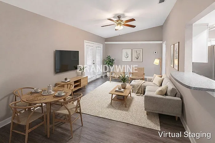 220 Bonnie Glen Ln — Photo 4
