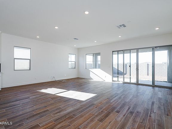 5th image of 1315 E ELEANA Lane