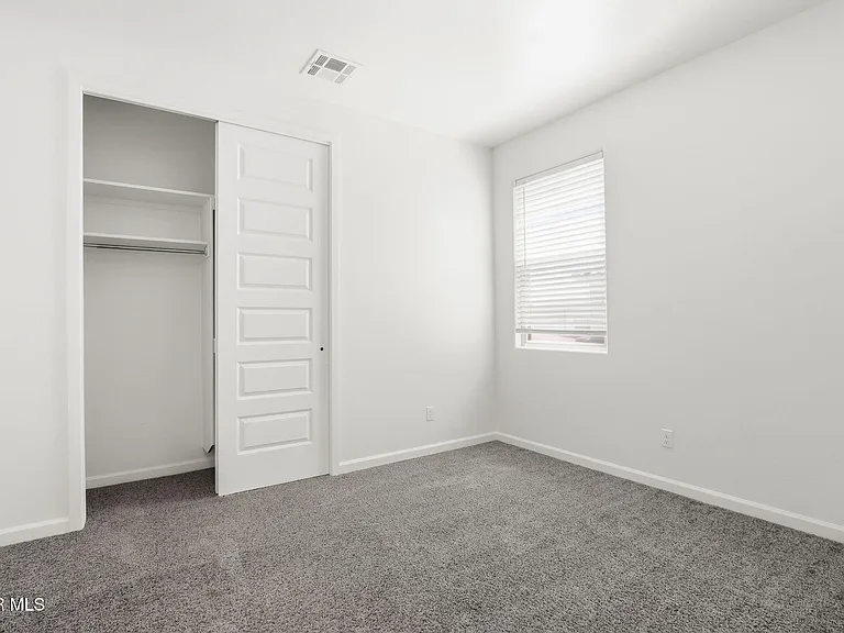 253 Farnborough St — Photo 28