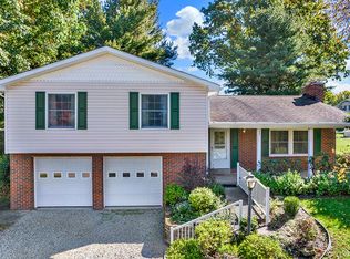 617 Woodburn Ln, Greensburg, PA 15601