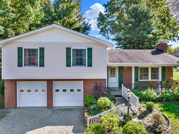617 Woodburn Ln, Greensburg, PA 15601