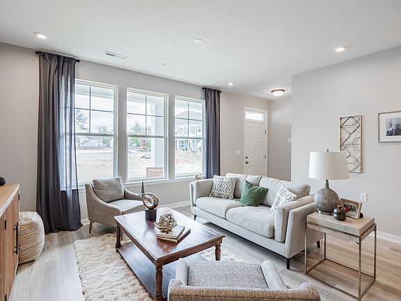 05 HHHunt Homes Lincoln Family Room