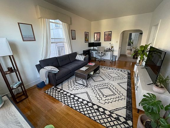 3rd image of 242 Texas St