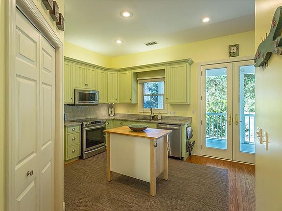 3rd image of 282 Bay Holly Ct