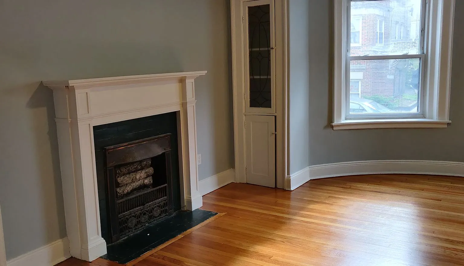 Convenient Brighton Location, Steps from the T Stop, Central Heat/AC, Laundry is on a Site — Photo 2