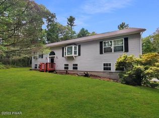 158 Birch Leaf Dr, Milford, PA 18337