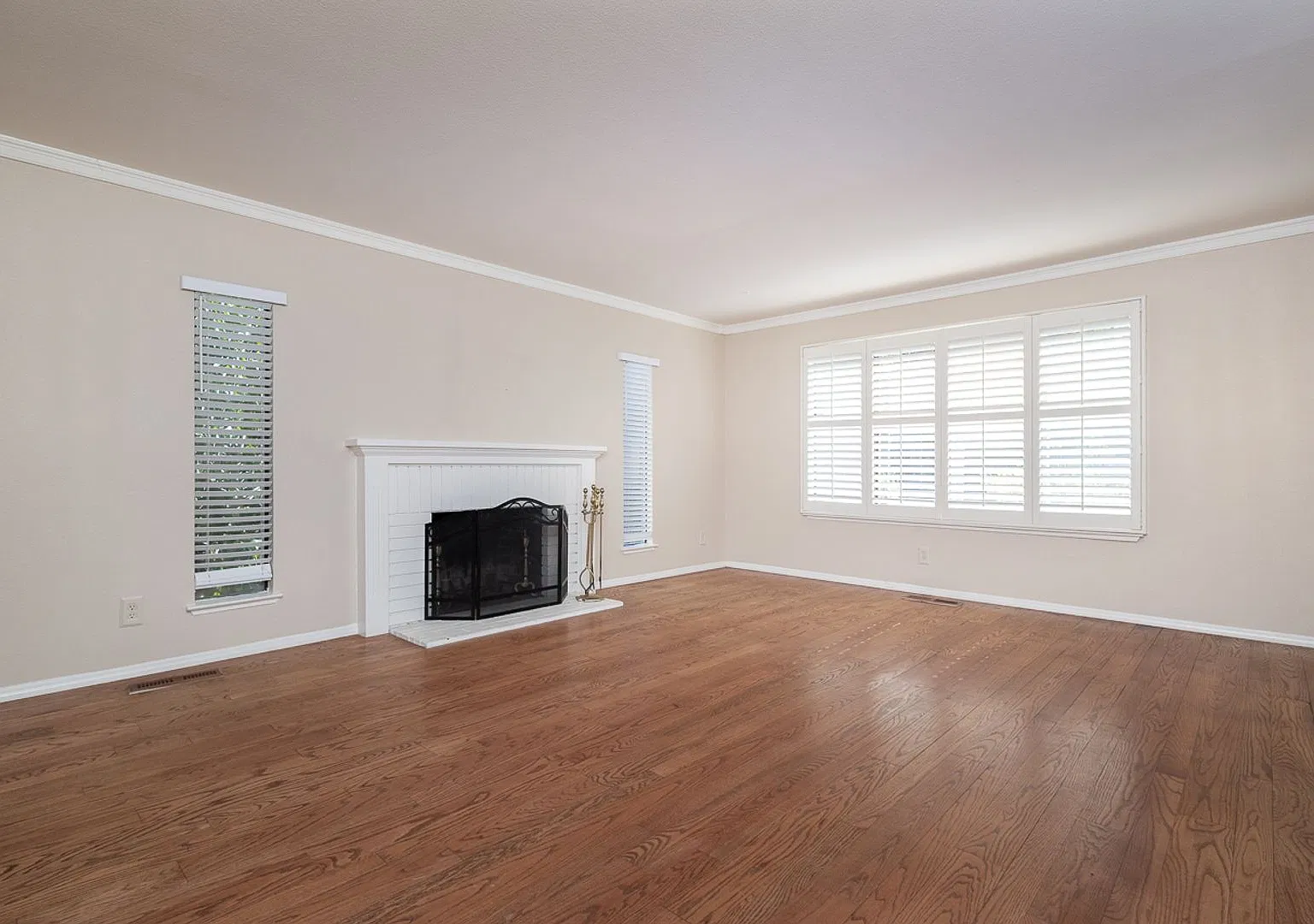 Gorgeous American River Canyon South home on cul-de-sac backing to Hinkle Creek Nature Area. — Photo 4