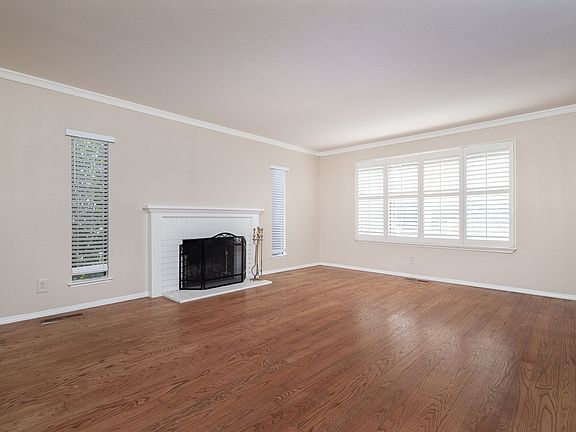 4th image of 110 Rock Ravine Ct