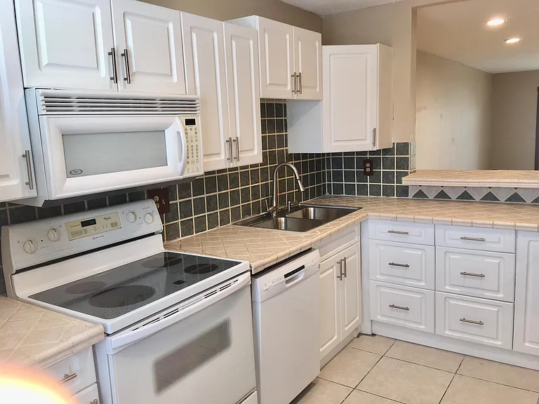 139 Sparrow Dr #1A — Photo 4