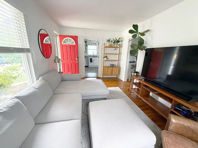 1310 Chesapeake St — Photo 5