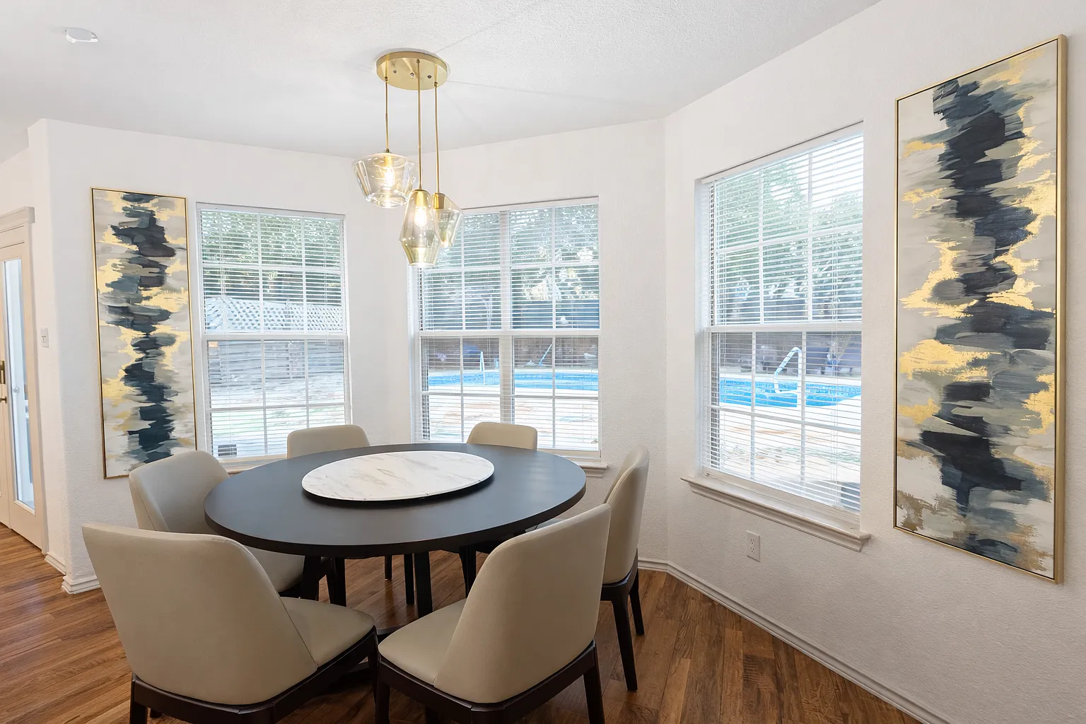 3 bed, 2.5 bath, 2573 sqft, $6,900 — Photo 2