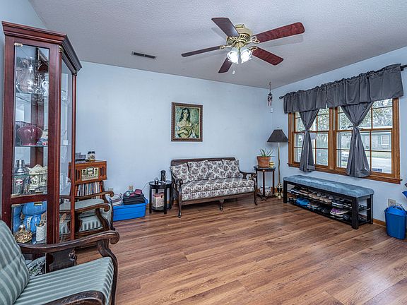 4th image of 108 Pine Grove Dr