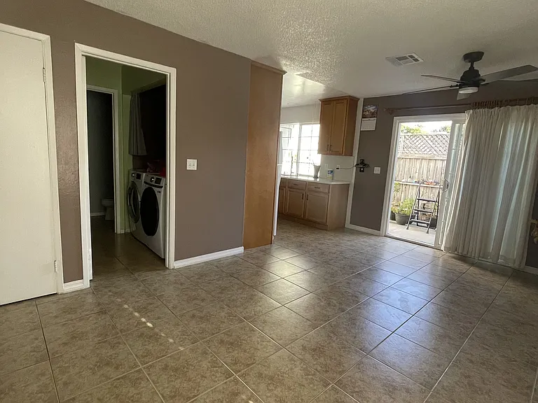 4201 Comet Cir — Photo 2