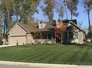 8310 Argyle Dr, Lambertville, MI 48144