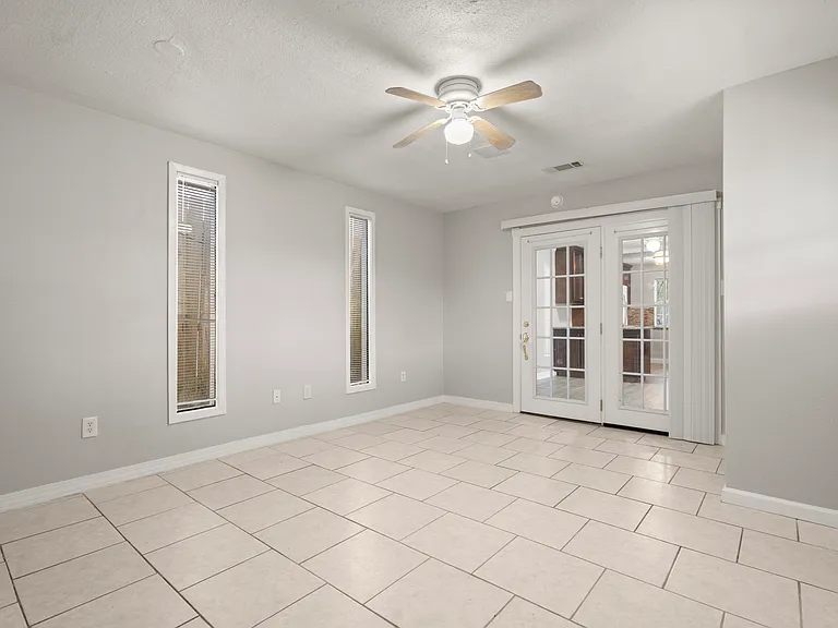 907 Northbend Dr — Photo 17