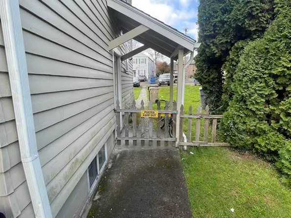 320 NW 23rd St #A, Corvallis, OR 97330