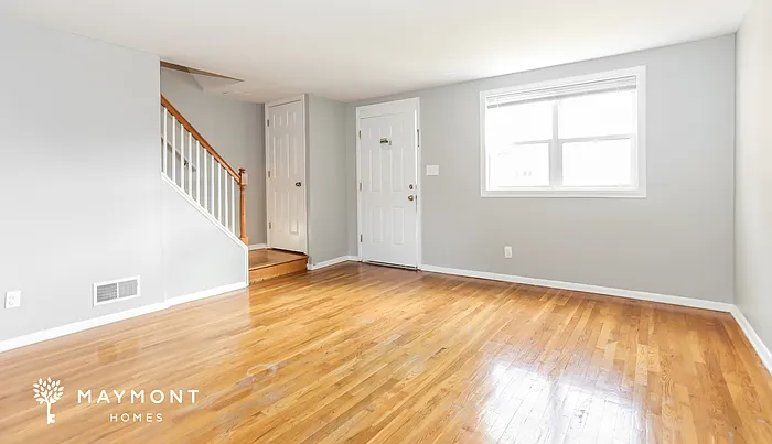3 bed, 1.5 bath, 1272 sqft, $1,995 — Photo 2