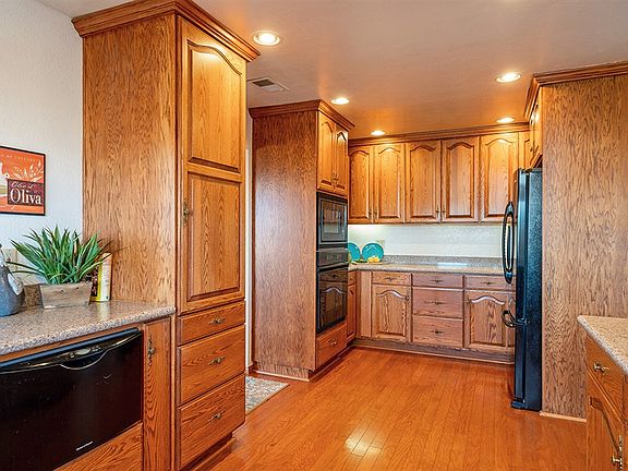 5th image of 23700 Calistoga Pl